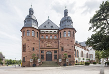 Blick auf die Hauptfassade des Historischen Museums der Pfalz