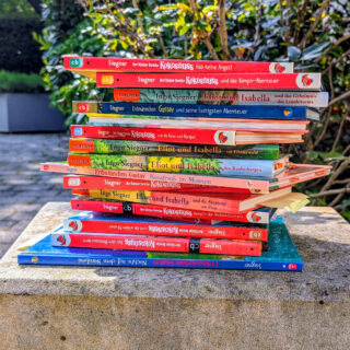 Bücher Insta Bücherstapel mit Werken von Ingo Siegner