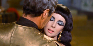 Filmstill mit Elizabeth Taylor und Richard Burton aus dem Historienfilm "Cleopatra" (1963).