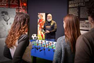 Kuratorenführung durch die Ausstellung.