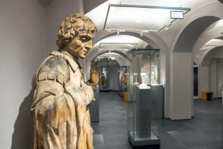 016 A2118 b Holzstatue