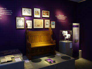 Kirchenbank aus der Speyerer Gedächtniskirche.