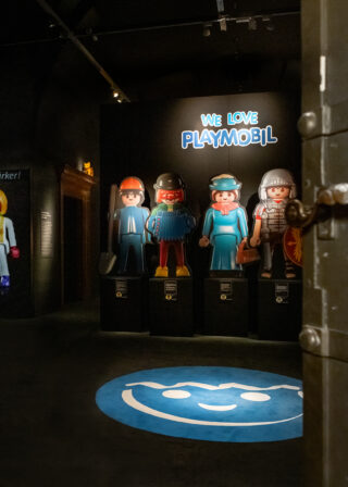 Eingangszone PLAYMO Bild Julia Paul Eingangszone der Ausstellung "We Love PLAYMOBIL".